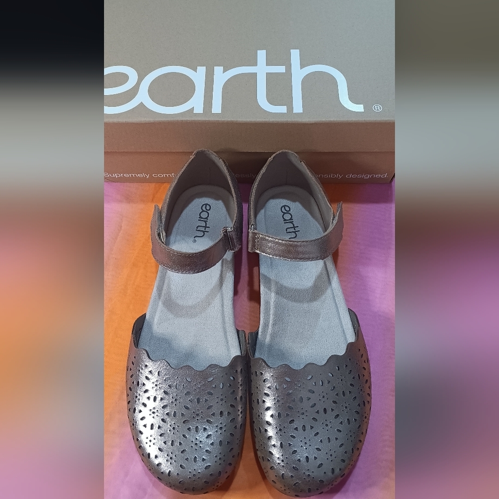 Earth Brynn Pewter Flats Size 10